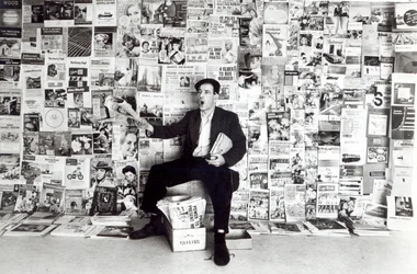 Vendeur de journaux, vers 1960